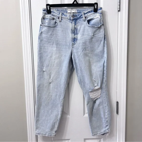 Abercrombie & Fitch The Mom High Rise Distressed Light Wash Jeans Size 10s - Picture 2 of 9